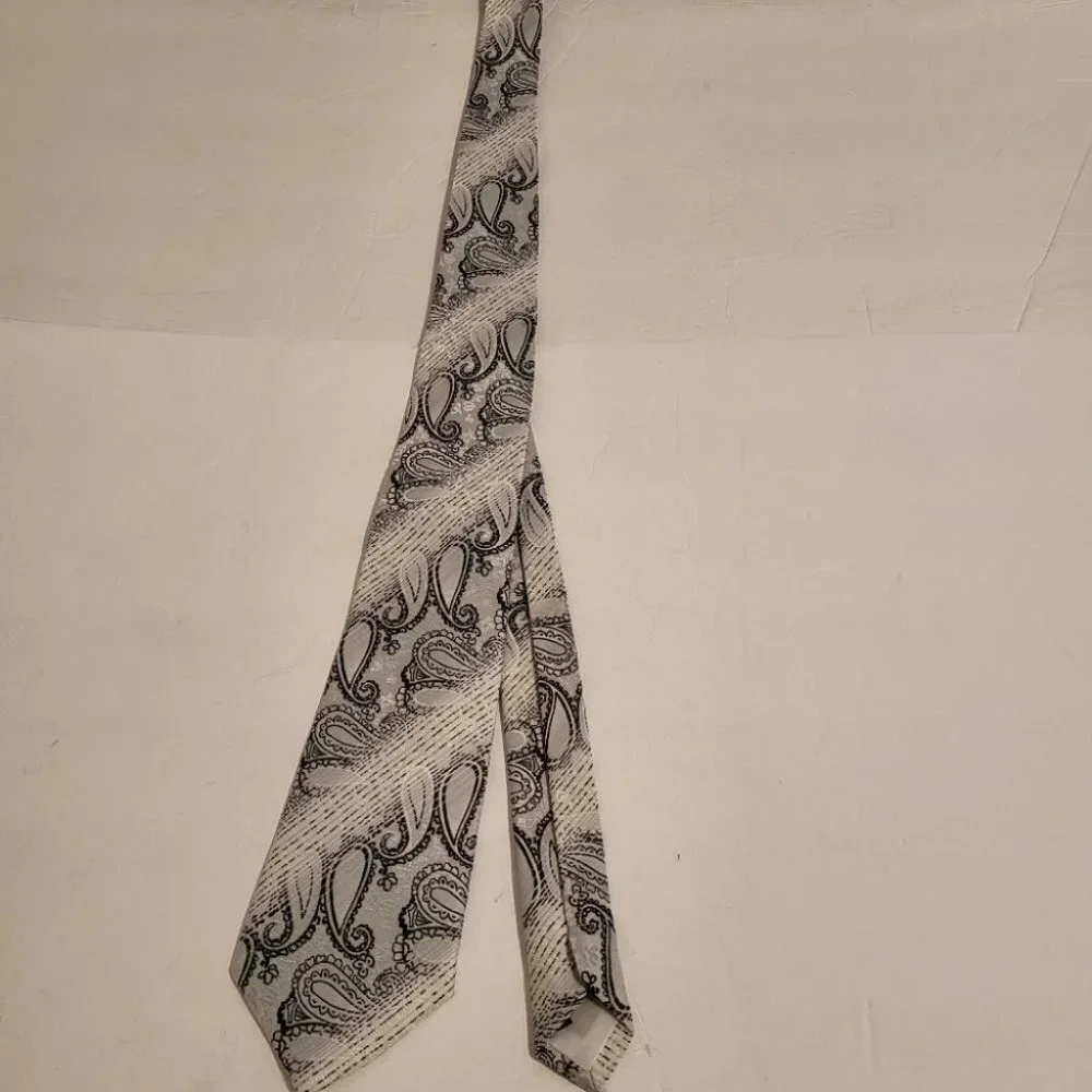 Men's Necktie Handkerchief Set by Statement Confidence